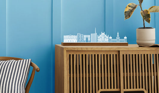 Lampada skyline in plexiglass di Milano su base in legno
